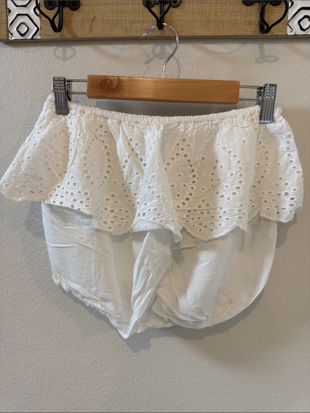 NWT Small Abercrombie & Fitch White Eyelet Ruffle Strapless Bubble Top!